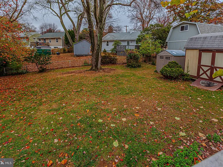 1114 Highwood Rd — Photo 36