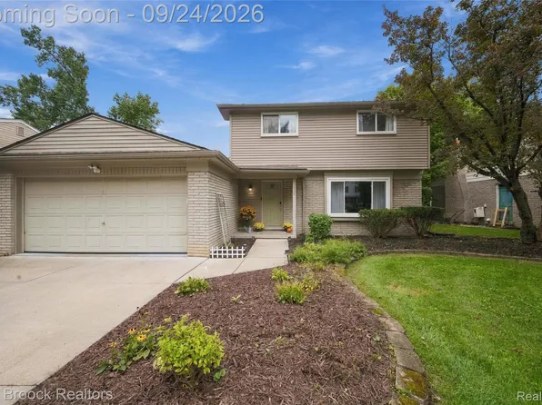 30023 Rock Creek Dr, Southfield, MI 48076