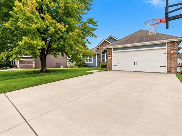 9101 NE 110th St, Kansas City, MO 64157