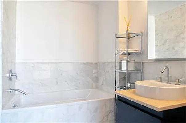 Sold by (Legacy) Elegran | media 20