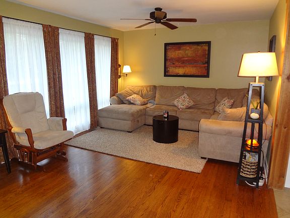3rd image of 549 Grandview Dr