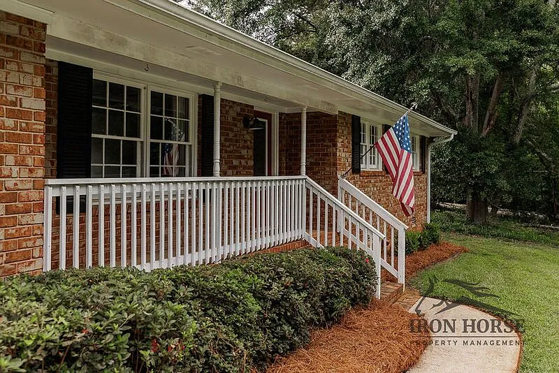 1190 Arrowhead Rd