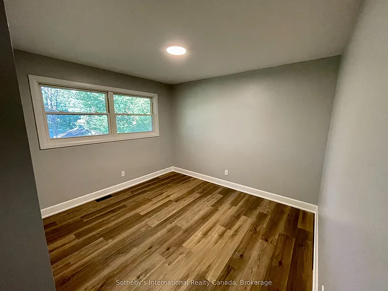 39 Silvercreek Pkwy N #MAIN LEVEL — Photo 20