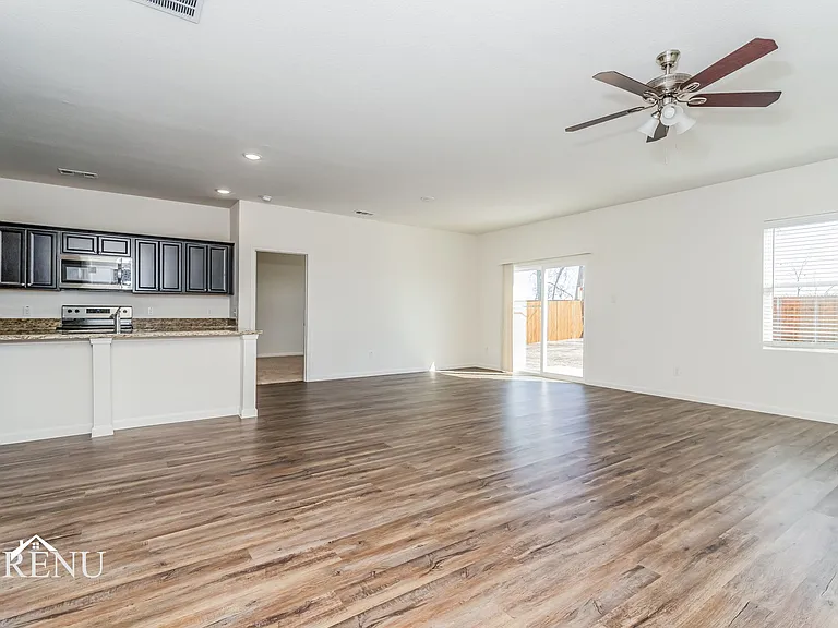 692 Wellington Dr — Photo 27
