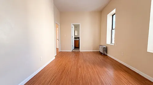 73 Bay 22nd St #4 Photo 1