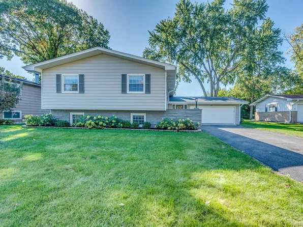 631 Smith Rd, Lisle, IL 60532