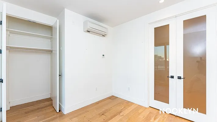 Rented by Nooklyn NYC LLC | media 43