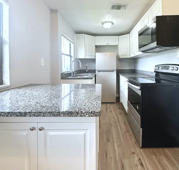 14125 Palm St #3 — Photo 9