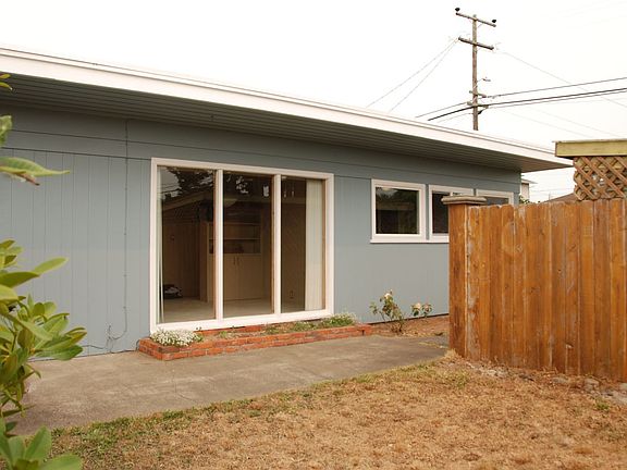 4th image of 3241 Glen St