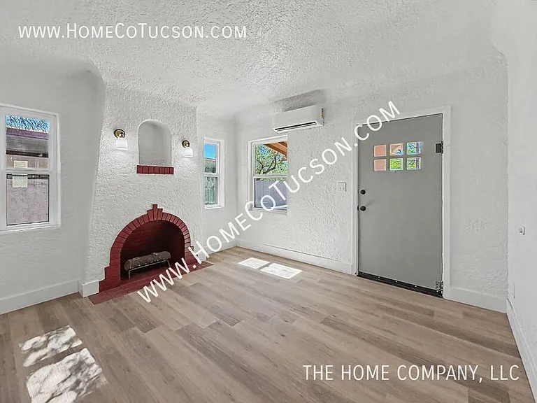 1812 E 9th St — Photo 4