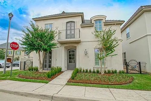 110 Oak Aly Photo 1