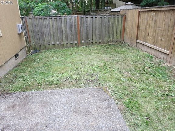 2nd image of 685 SE Heathcliff Ln