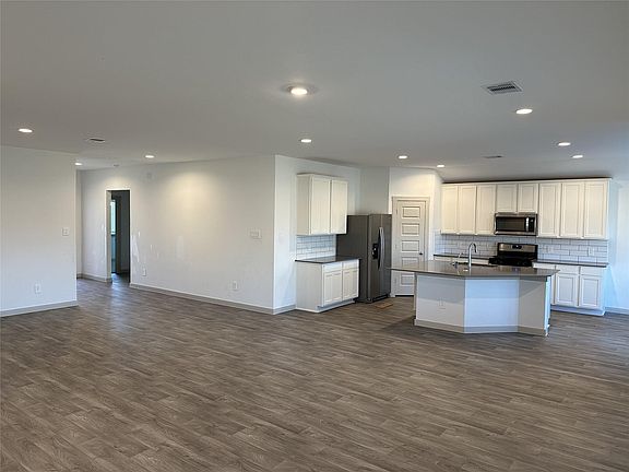 2nd image of 6918 Dell Vista Dr