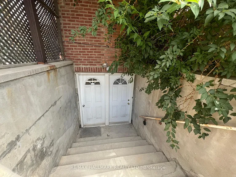 202 Heward Ave #LOWER — Photo 16