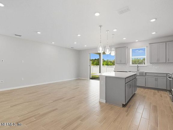 5th image of 302 CHERRY ELM Drive
