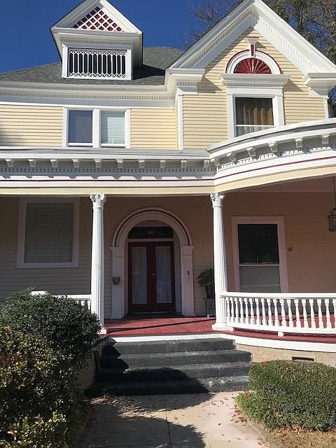 front view of Arlington Place