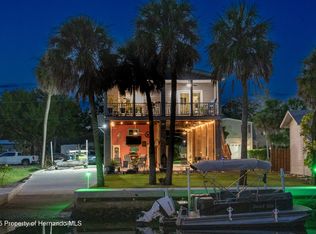 6140 Island Dr, Weeki Wachee, FL 34607