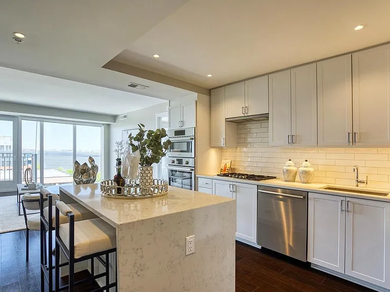 925 N Fairfax St #1004 — Photo 11