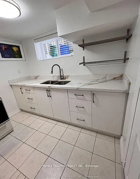 77 Highland Park Blvd — Photo 4