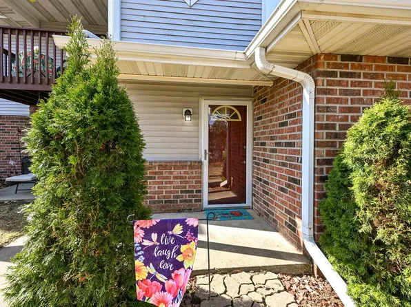 200 West Aspen COURT #8, Oak Creek, WI 53154