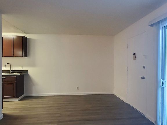 5th image of 410 Auburn Way #410