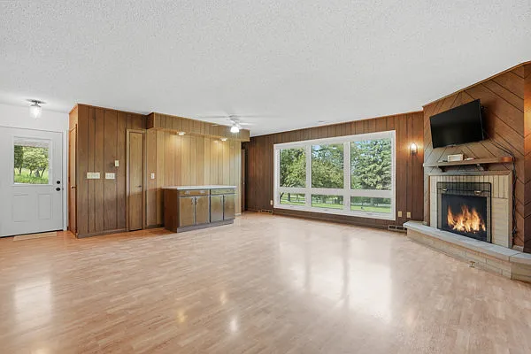 2 bed, 840 sqft, $3,000 — Photo 4