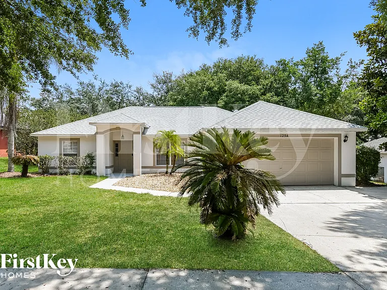 1254 Kenworth Dr — Photo 1