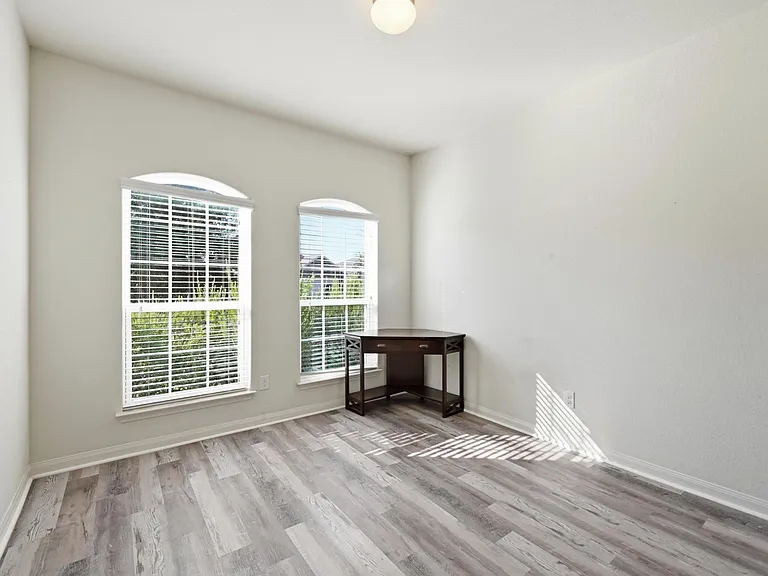 1216 Violet Ln — Photo 18