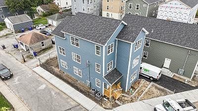 4th image of 84 Coggeshall St