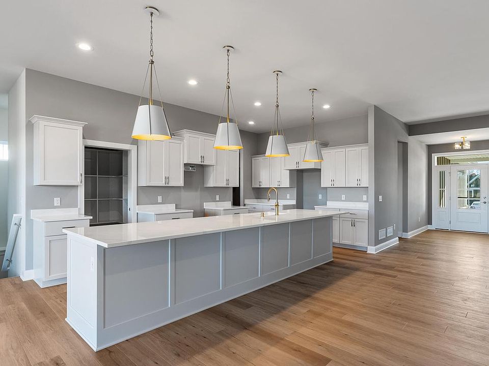 1st image of 1731 N River CIRCLE