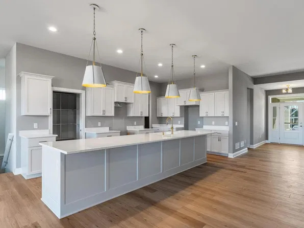 1731 N River CIRCLE, River Hills, WI 53217
