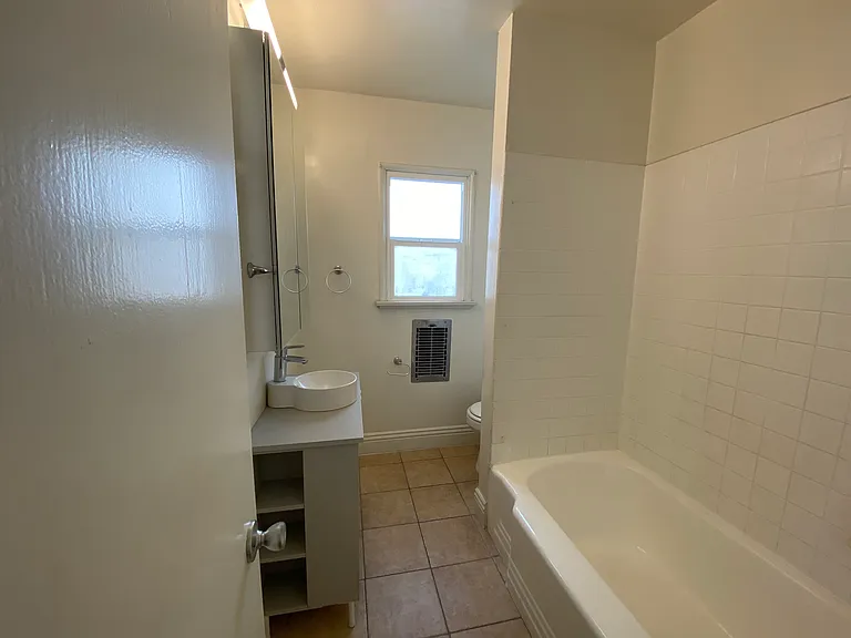7151 Fountain Ave #4 — Photo 5