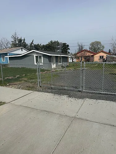 9802 Highland Dr NE Photo 1