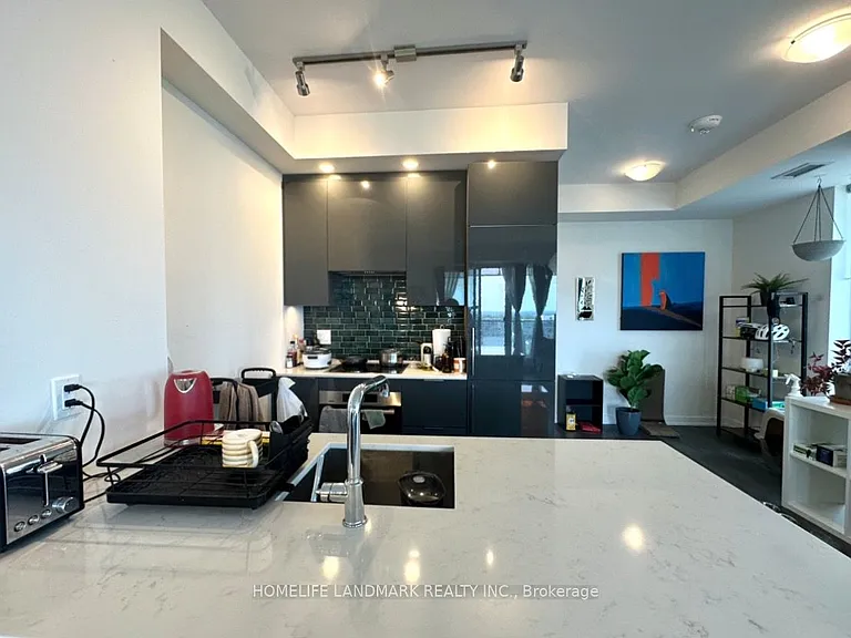 28 Freeland St #1709 — Photo 10