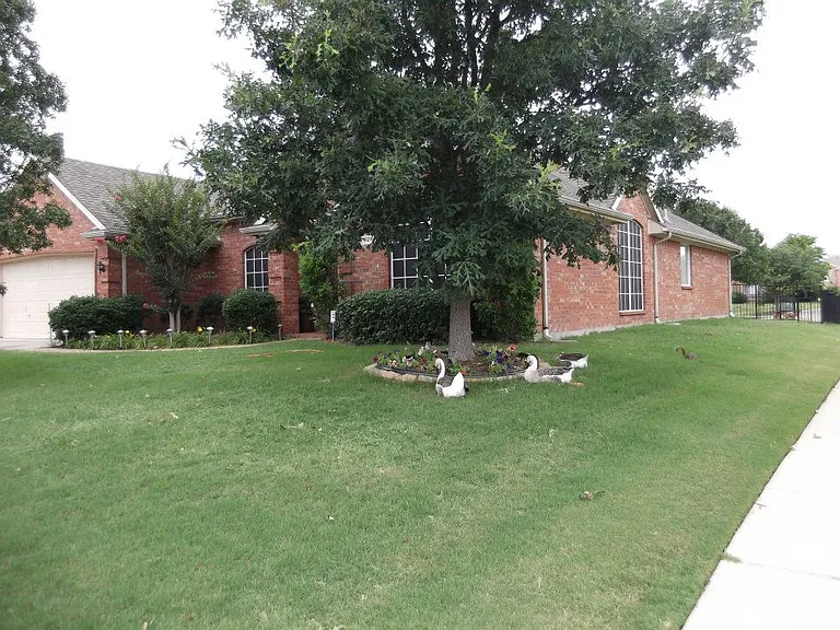 11216 Harbor Rd — Photo 3