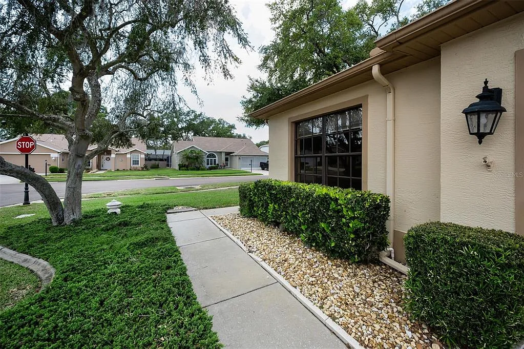 2 bed, 2.0 bath, 1642 sqft, $2,400 — Photo 3