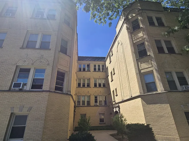 2815 W Berteau Ave #2 — Photo 3