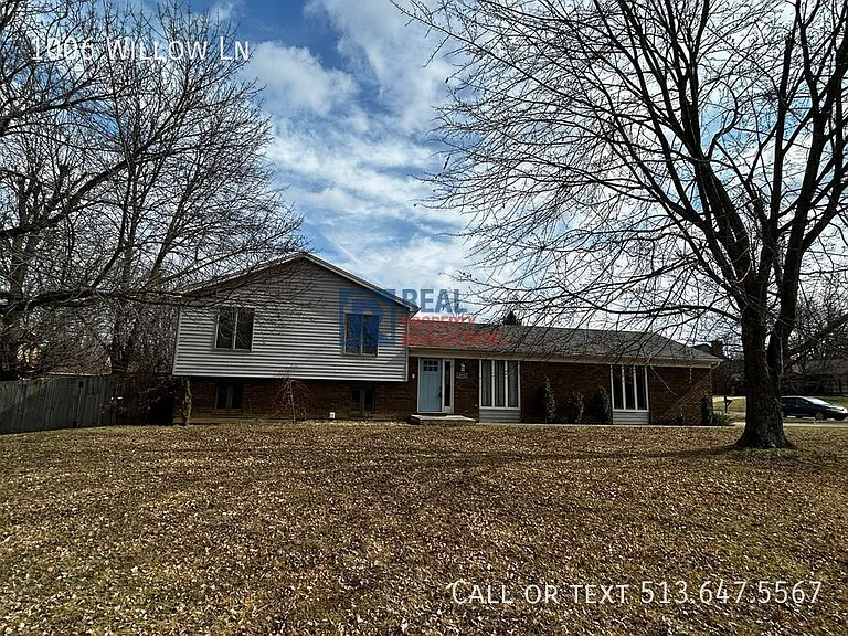 1006 Willow Ln — Photo 2