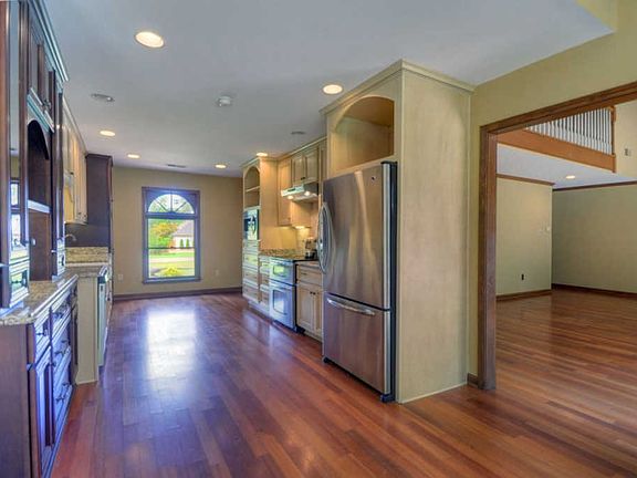 5th image of 10125 Misty Hill Dr
