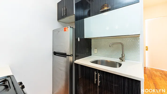 Rented by Nooklyn NYC LLC | media 30