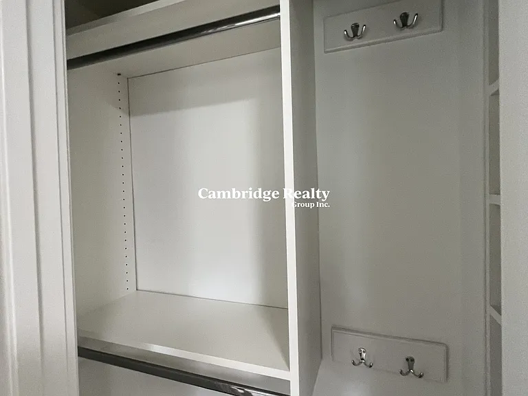 35 Park St #2T — Photo 3