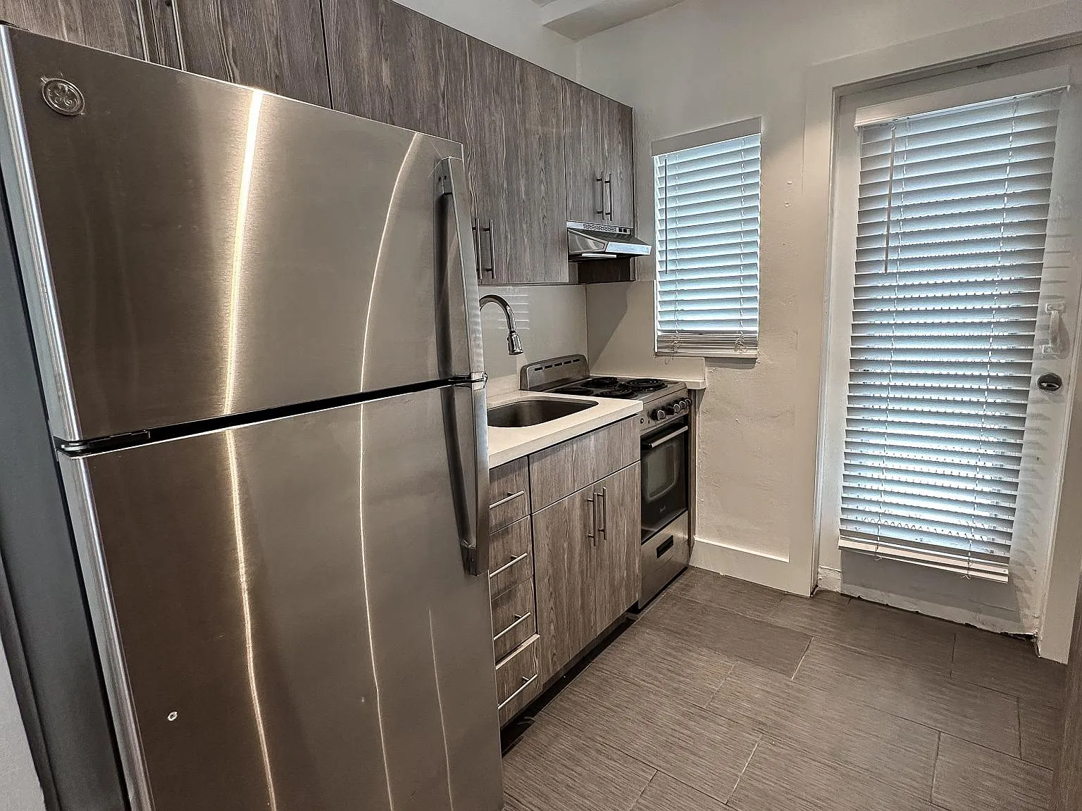 Studio, 410 sqft, $1,950 — Photo 4