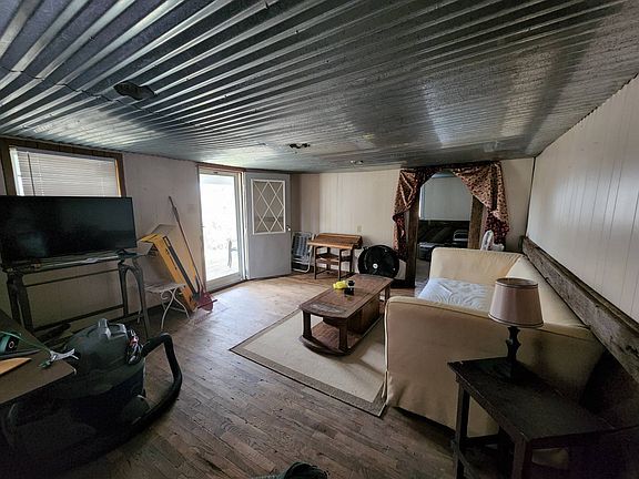4th image of 698 Casey Branch Rd