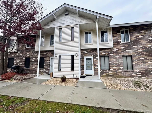 30 Kiowa Court #K30, Coram, NY 11727