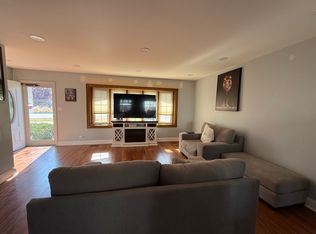 116 E Hintz Rd, Arlington Heights, IL 60004