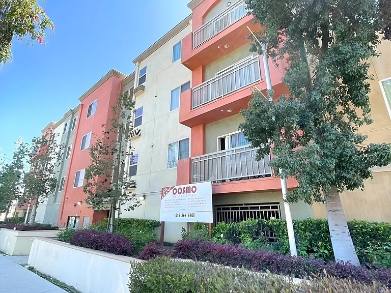 Cosmo Apartments — Photo 10