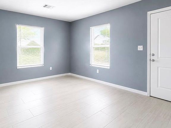 5th image of 1413 NE Grand Blvd