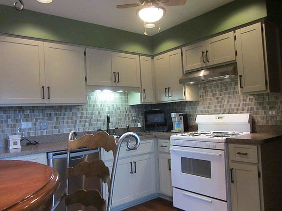 3rd image of 849 Greenbay Ave