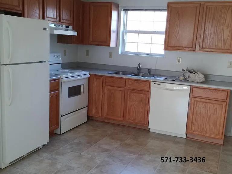 346 E Railroad St — Photo 2