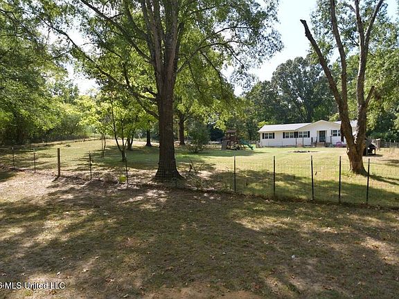 2nd image of 725 Shinault Rd